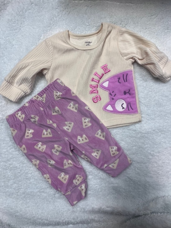 George Other - 4/25$George Cream Top with Purple Cat Applique Pajama Set